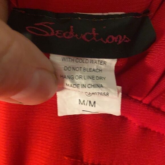 Seductions Red V-Neck Sleeveless Dress - Picture 4 of 7